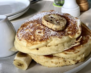 【世界一の朝食】ワイキキビルズのリコッタパンケーキをレビュー