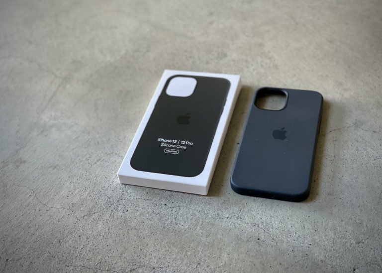 iPhone12 Pro】Apple純正シリコンケースブラックをレビュー！MagSafeは使うかな？