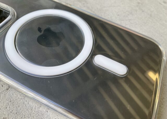 iPhone15Pro MagSafe対応純正クリアケース 指紋