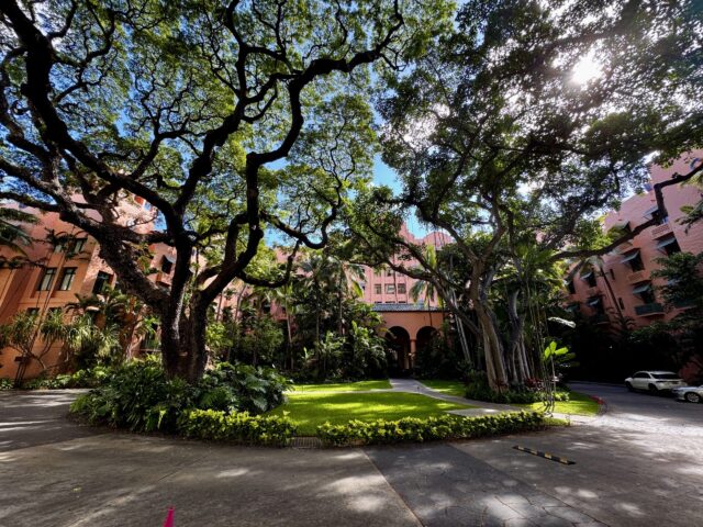 ロイヤルハワイアン外観