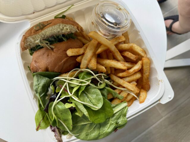 アイランドビンテージコーヒー　和牛チーズバーガー