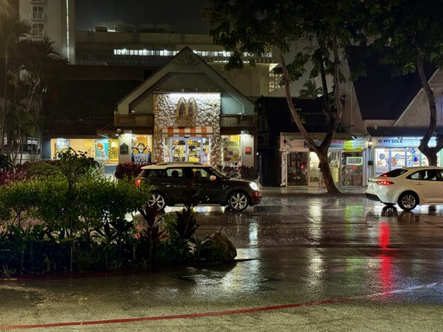 クヒオ通り　スコール