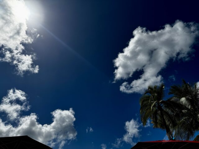 ワイキキ　青空