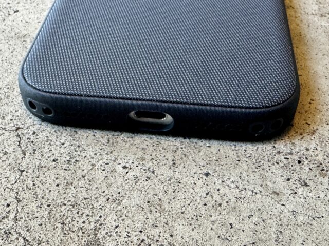iPhone17 ProMax テックウーブンケース 底面