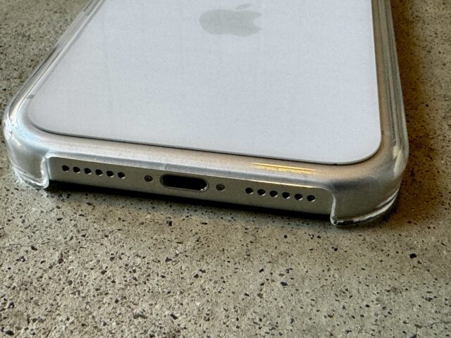 Apple MagSafe対応iPhone 17 ProMaxクリアケース 底面