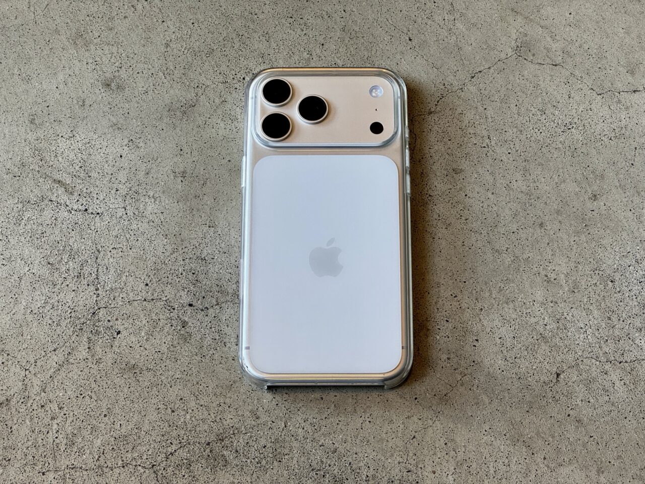 Apple MagSafe対応iPhone 17 ProMaxクリアケース　レビュー